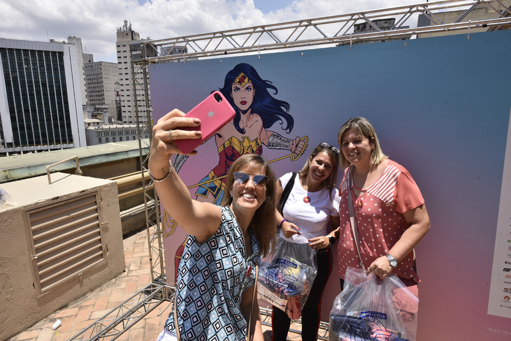 Galeria Mulher-Maravilha Summer São Paulo