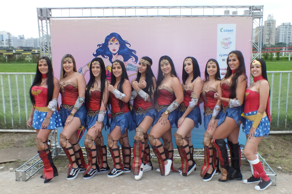Galeria Mulher-Maravilha Summer São Paulo
